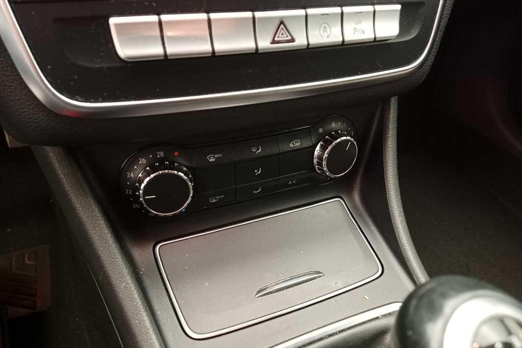Mercedes-Benz CLA-Klasse 2016 photo 14