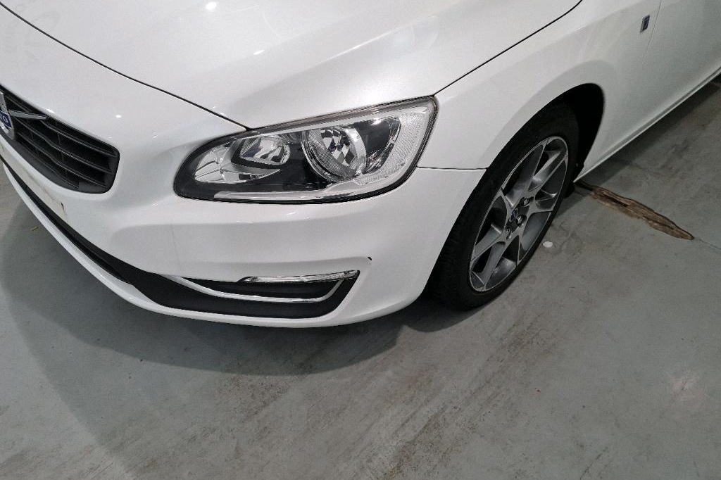 Volvo V60 2016 фото 28