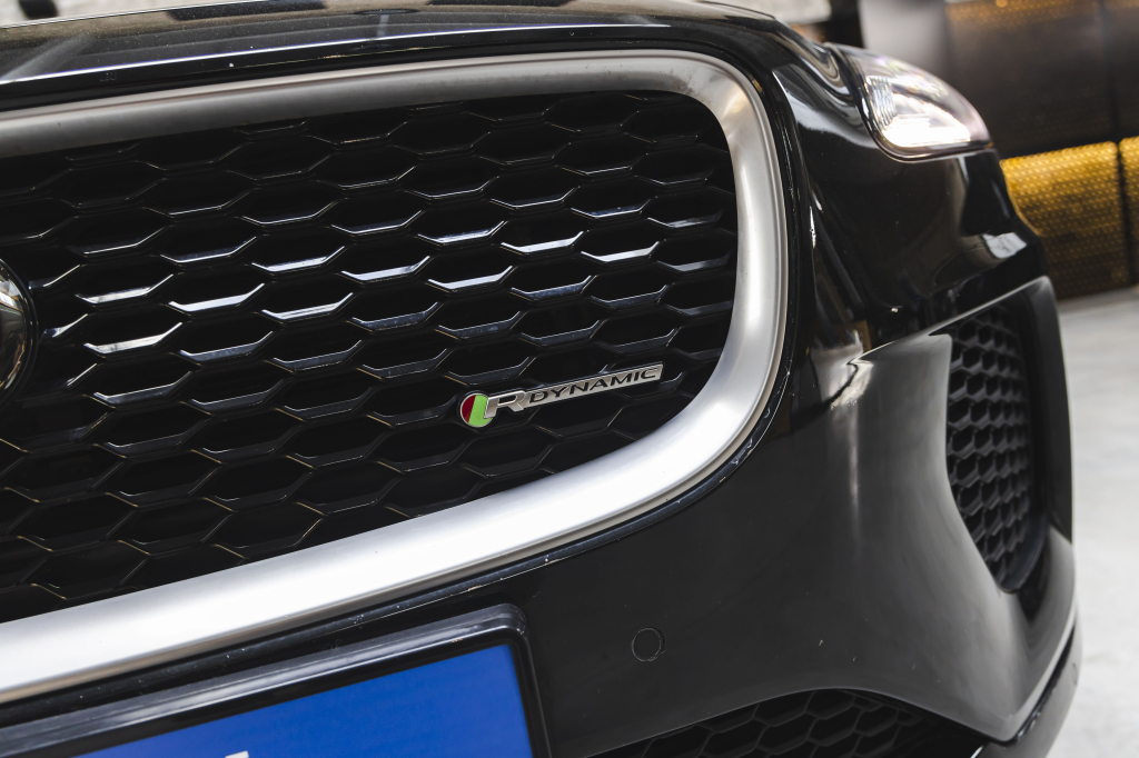 Jaguar E-Pace 2018 фото 8