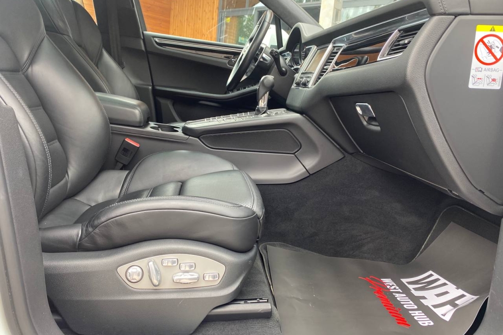 Porsche Macan Turbo 2014 photo 13