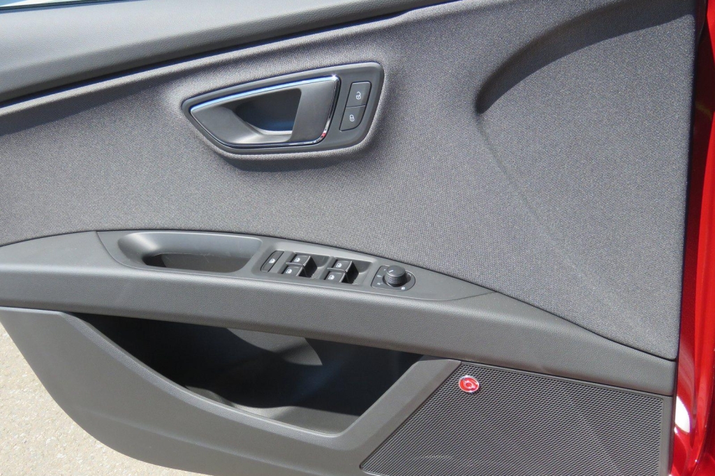 SEAT Leon ST 2019 photo 10