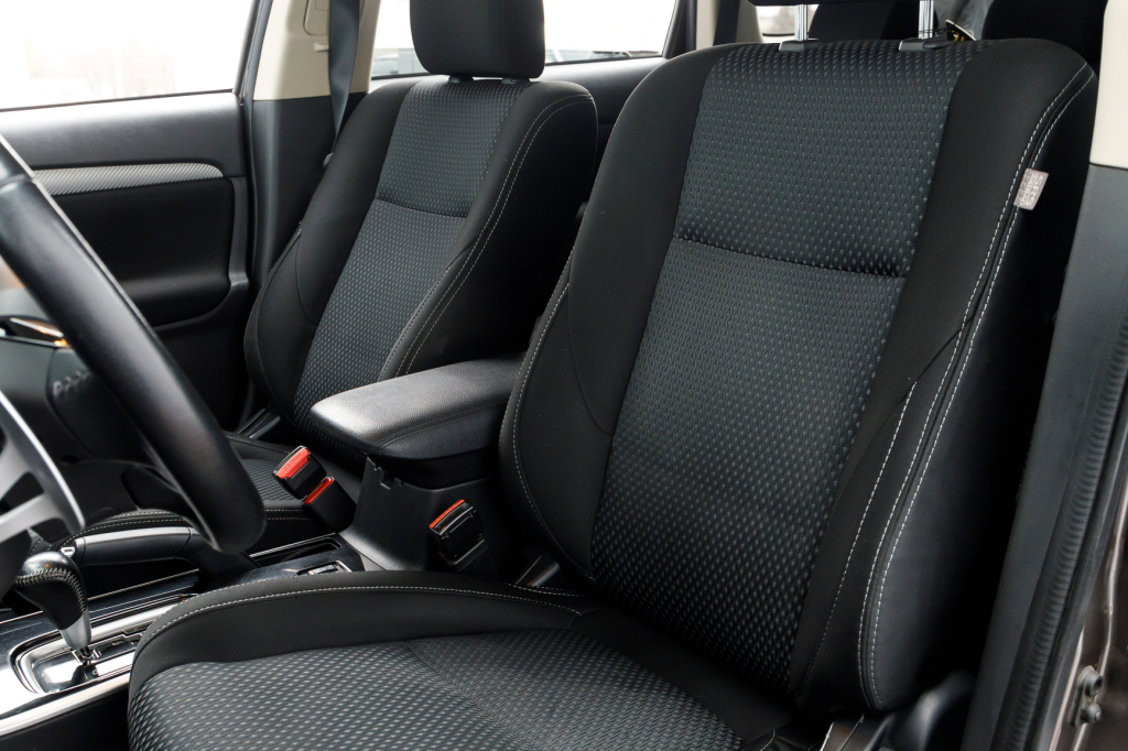 Mitsubishi Outlander 2018 фото 12