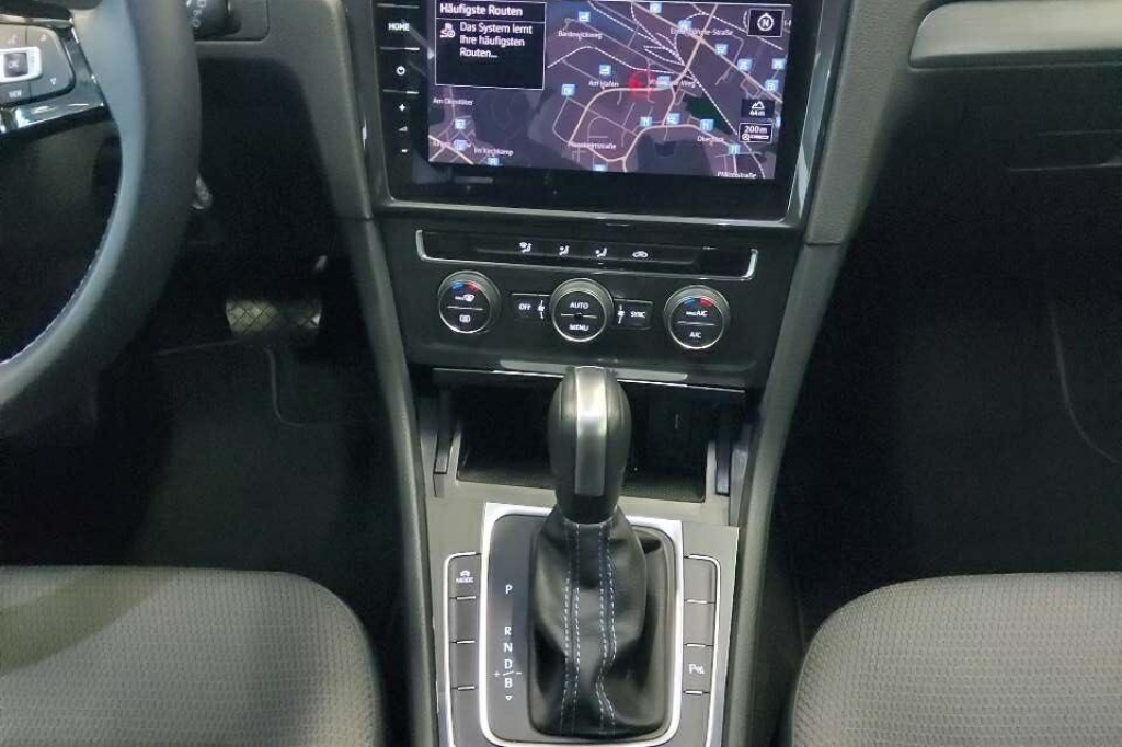 Volkswagen e-Golf 2020 photo 3