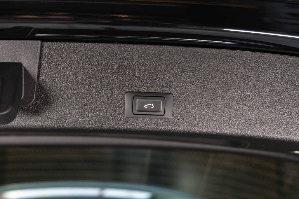 Audi e-tron 2019 photo 10