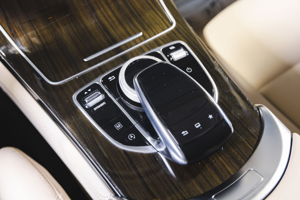 Mercedes-Benz GLC-Class 300 2016 photo 30