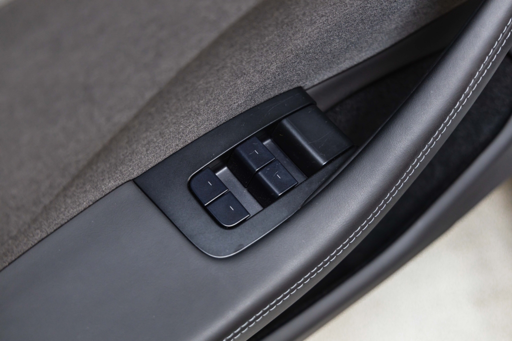 Tesla Model 3 2024 фото 13