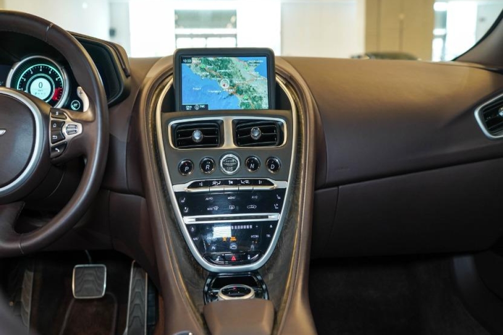 Aston Martin DB11 2018 фото 1