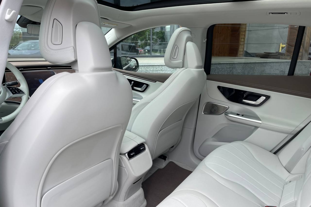Mercedes-Benz EQE SUV 350  2023 photo 13