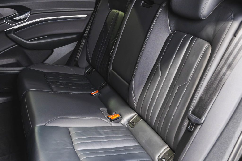 Audi e-tron 2020 фото 37