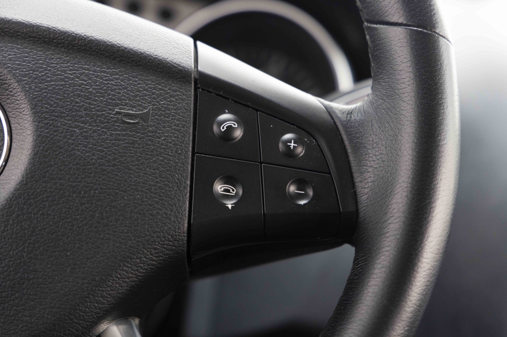 Mercedes-Benz M-Class ML500 W164 2006 photo 43