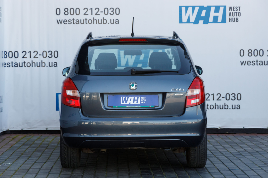 Skoda Fabia 2011 photo 4
