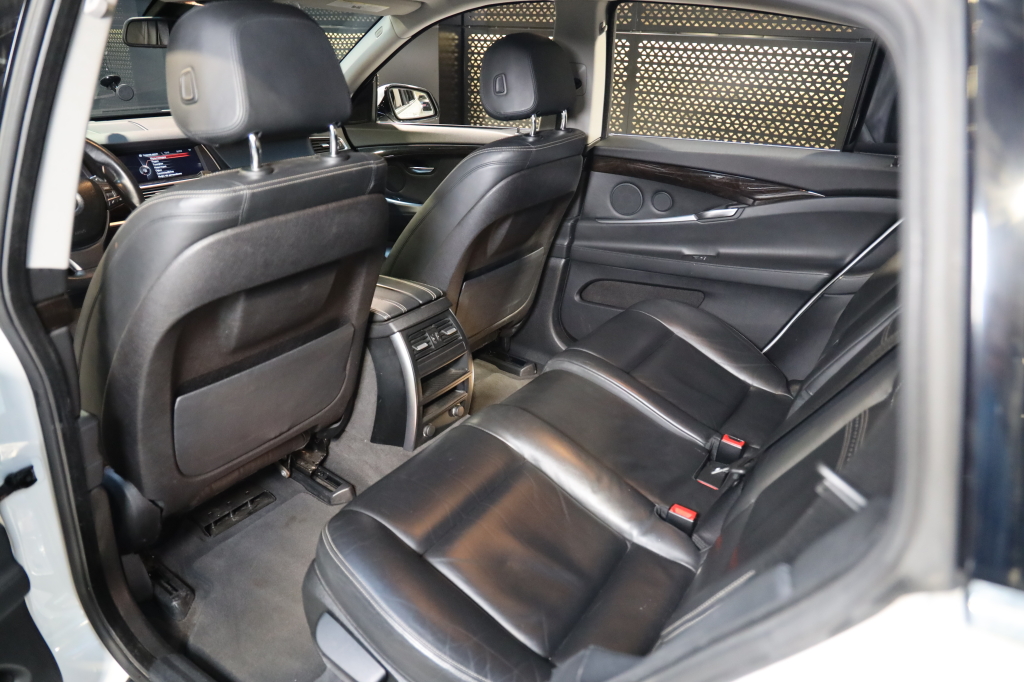 BMW 5 Series GT 2015 фото 15