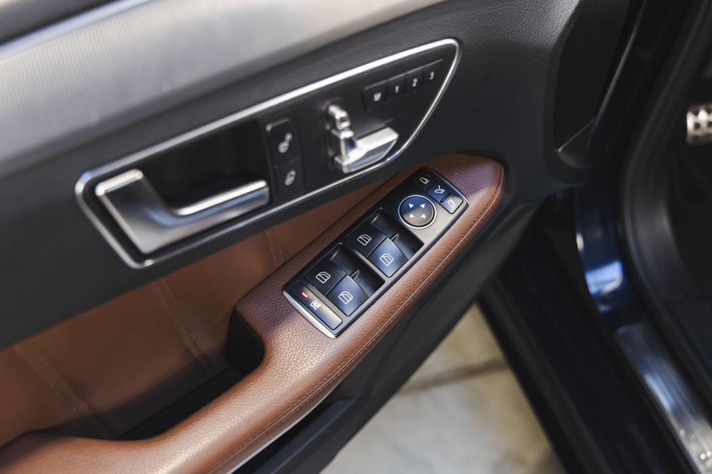 Mercedes-Benz E-Class E350 2014 photo 14