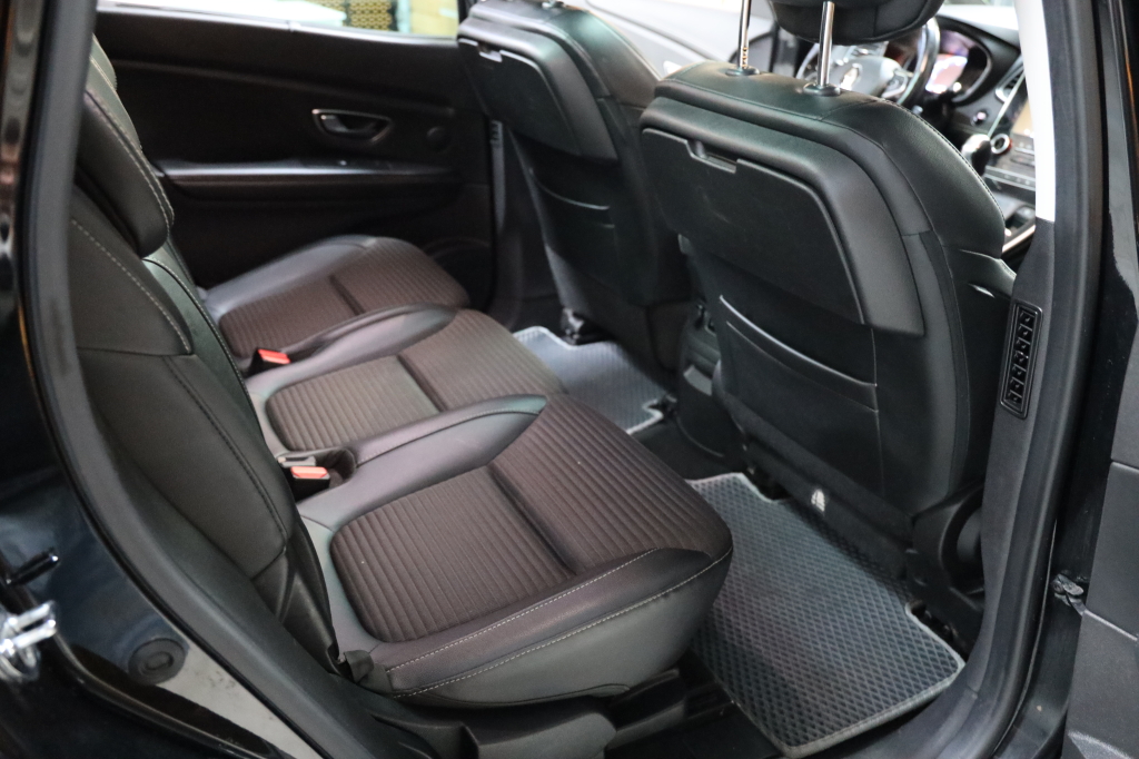 Renault Scenic 2017 фото 34