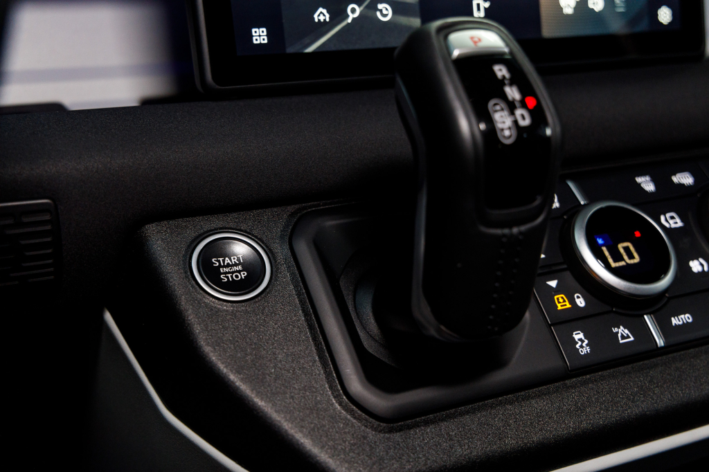 Land Rover Defender First Edition D240 2020 photo 32