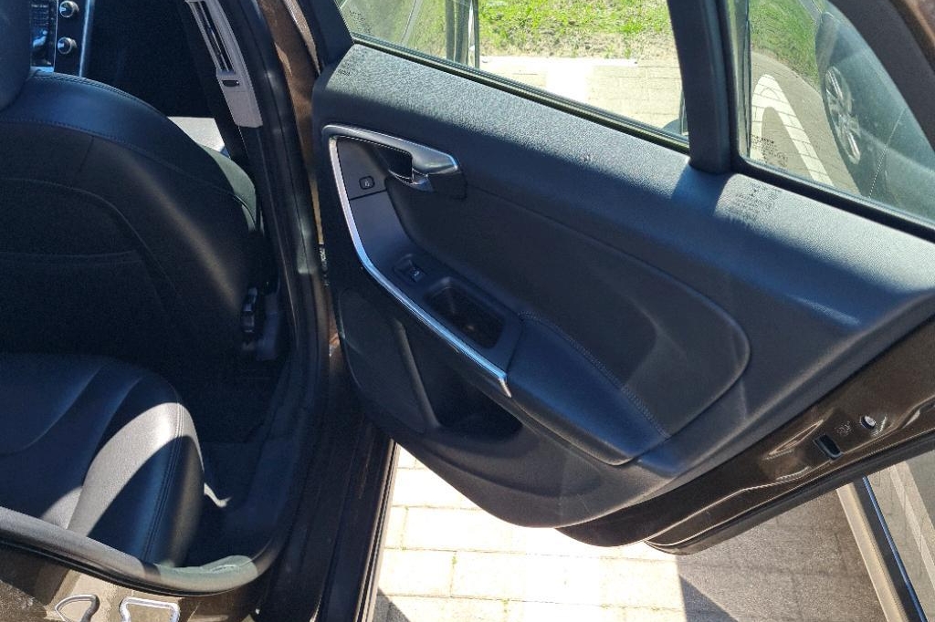 Volvo V60 Cross Country 2016 фото 18