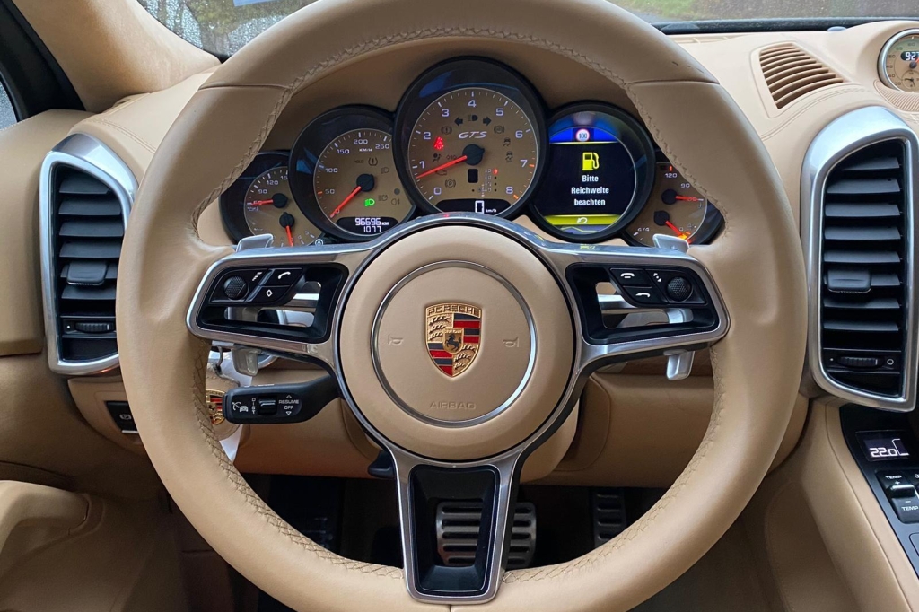 Porsche Cayenne GTS 2015 фото 2