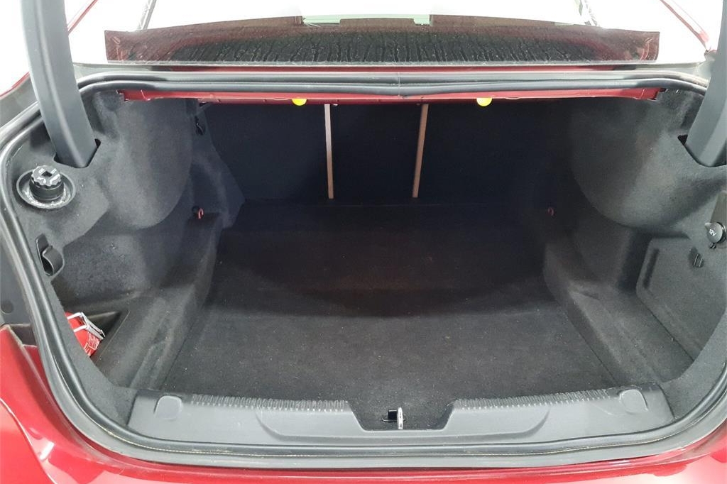 Jaguar XE 2016 photo 7