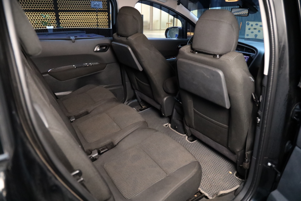 Peugeot 5008 2010 photo 24