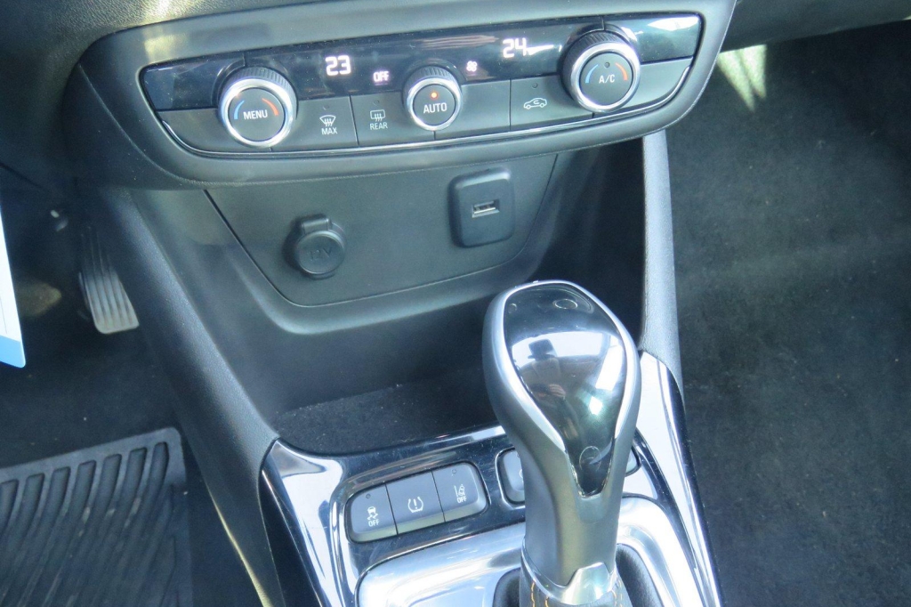 Opel Crossland X 2020 photo 1