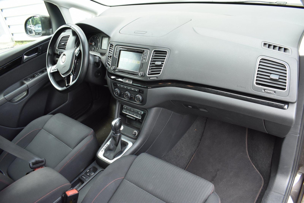 Volkswagen Sharan 2017 photo 2