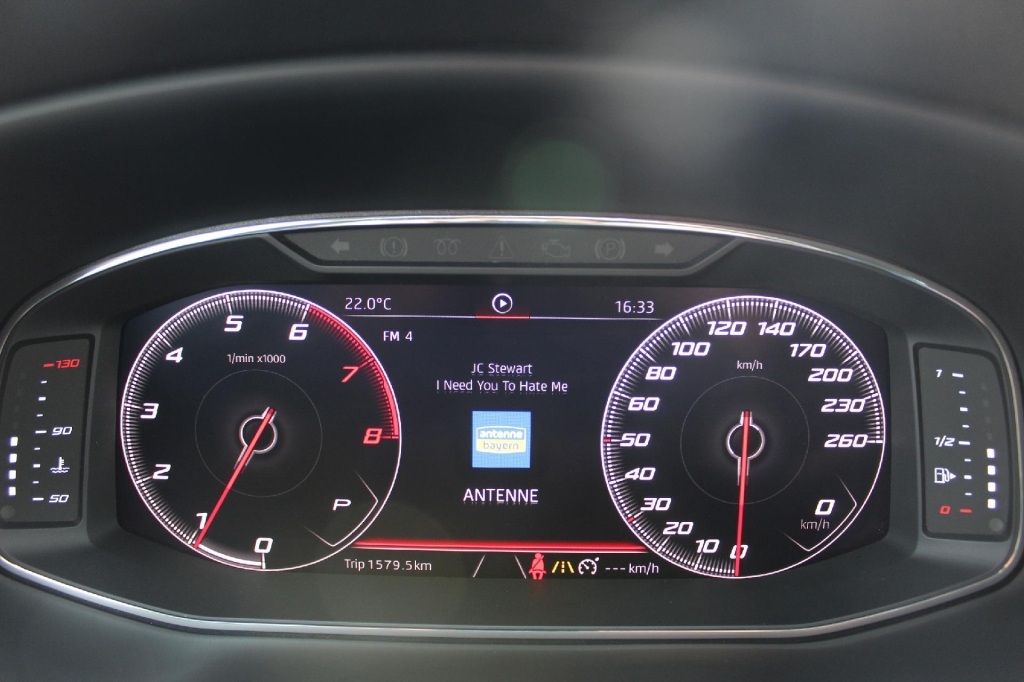 SEAT Leon 2019 photo 1