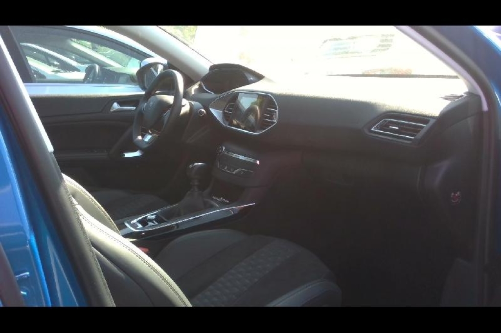 Peugeot 308 2020 фото 2