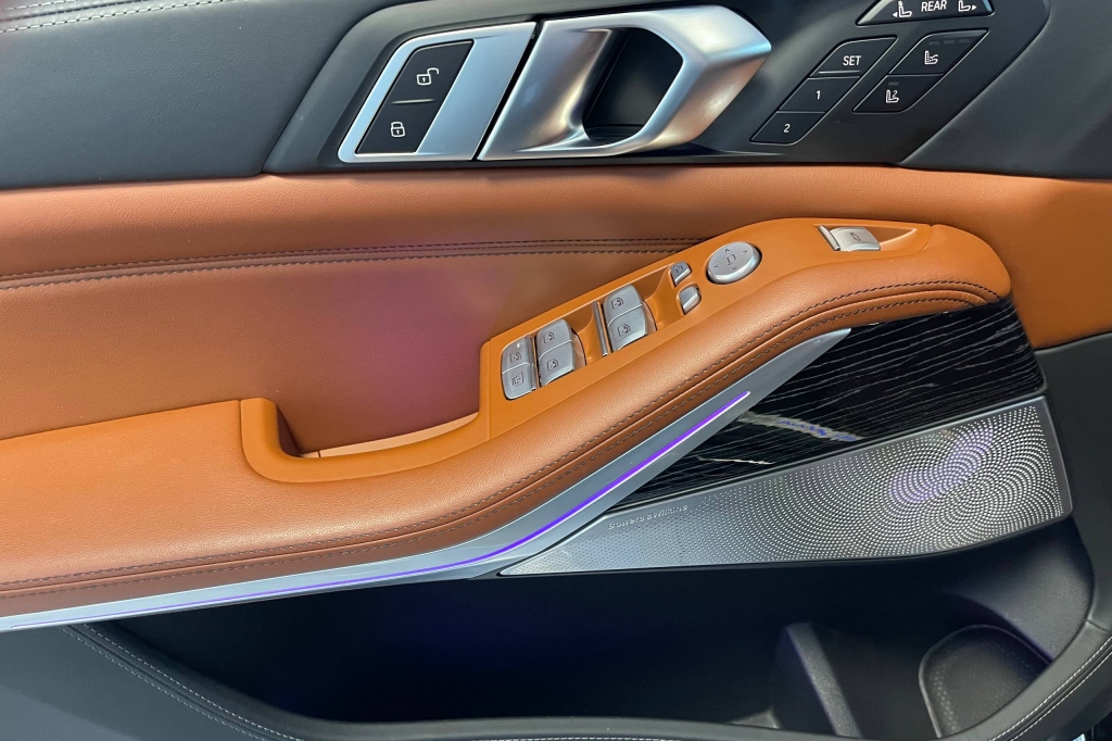 BMW-Alpina XB7 2022 фото 23