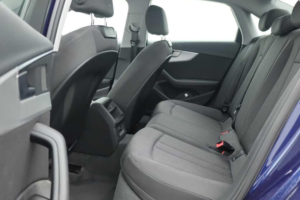 Audi A4 2017 фото 7