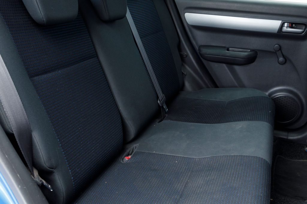 Suzuki Swift 2010 photo 14