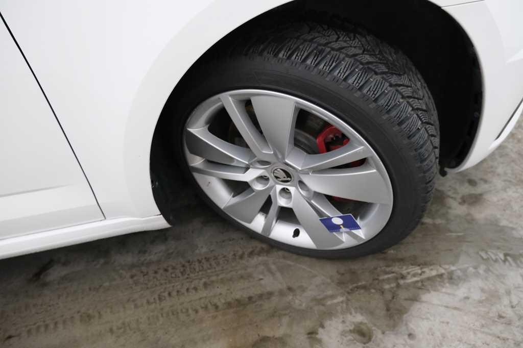 Skoda Octavia Combi 2018 фото 16