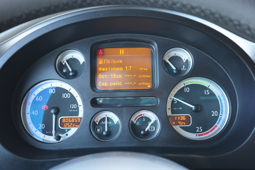 DAF XF 105 460 2011 photo 12