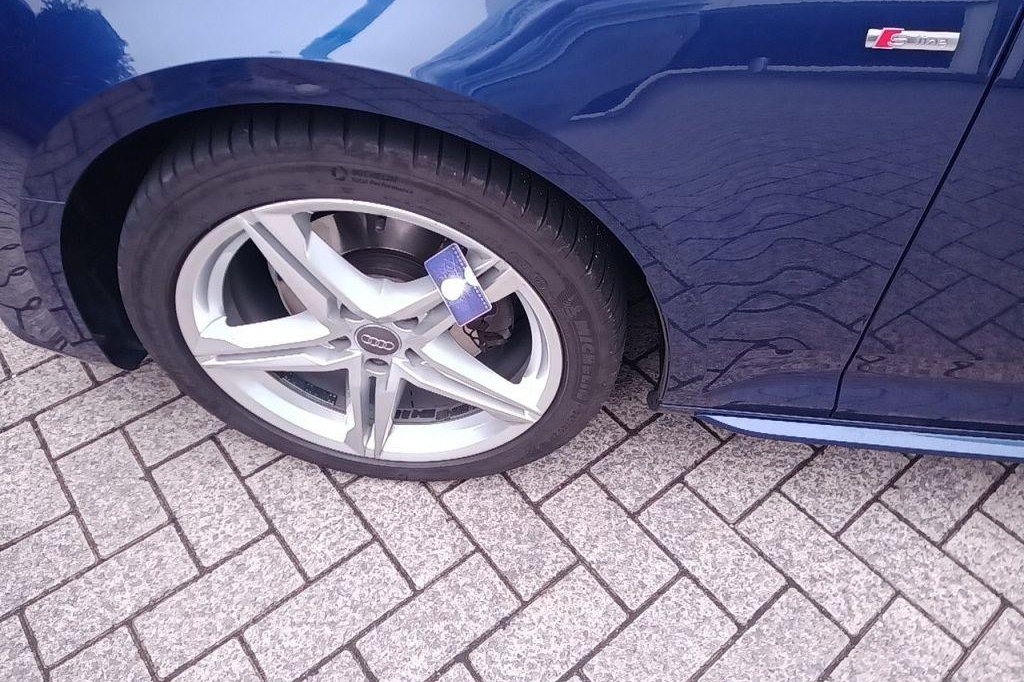 Audi A4 2017 фото 9