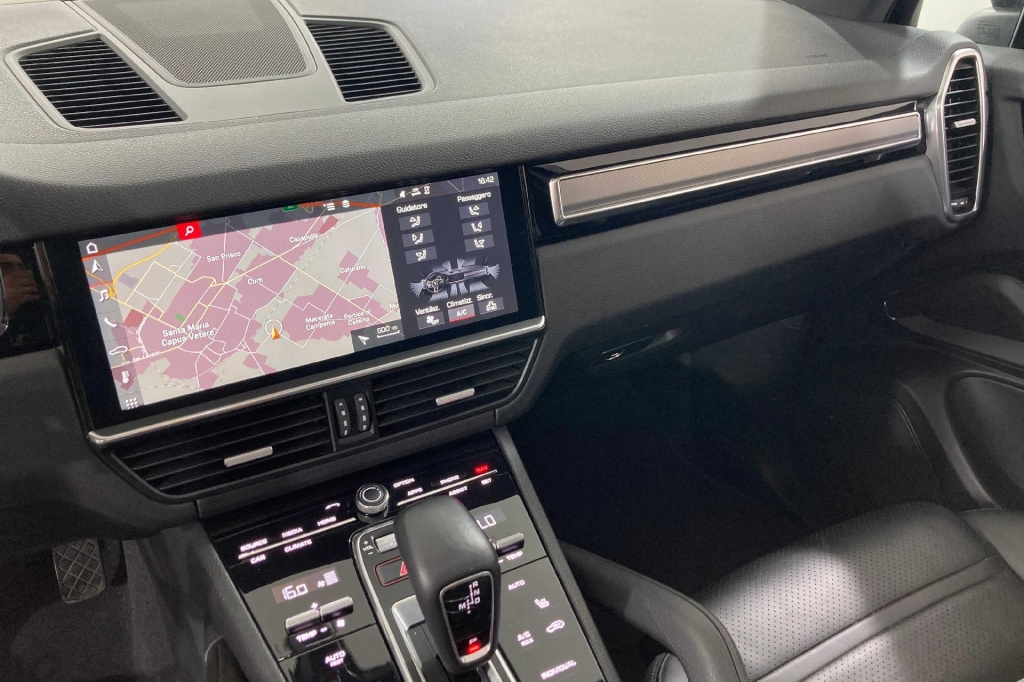 Porsche Cayenne 2018 фото 10