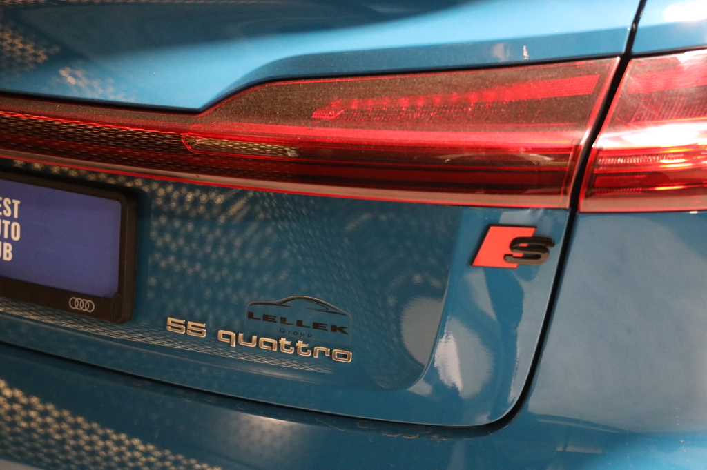 Audi e-tron S 2020 фото 9