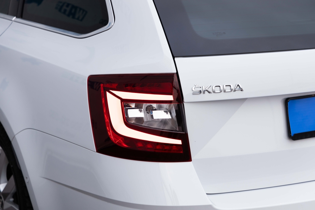 Skoda Octavia Laurin & Klement 2020 photo 12