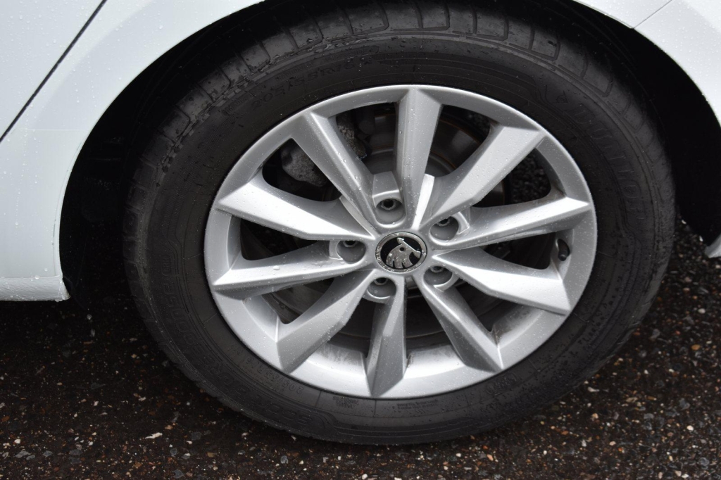 Skoda Octavia Combi 2016 фото 6