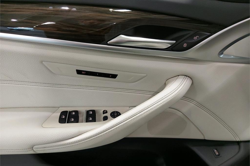 BMW 5 Series 2018 photo 25