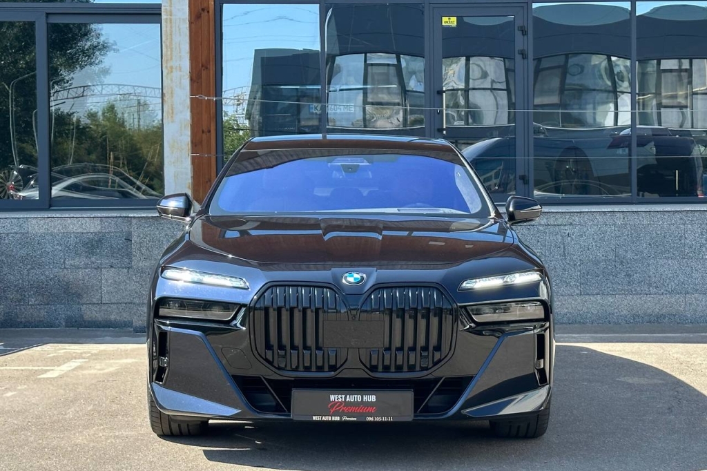 BMW 740 2023 фото 1