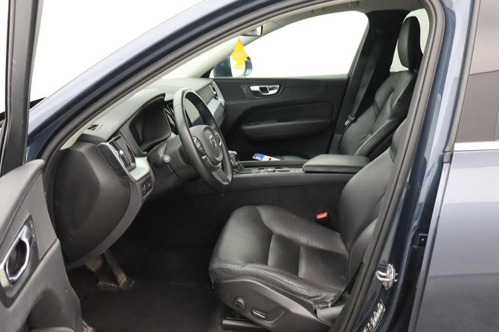 Volvo XC60 2019 фото 3