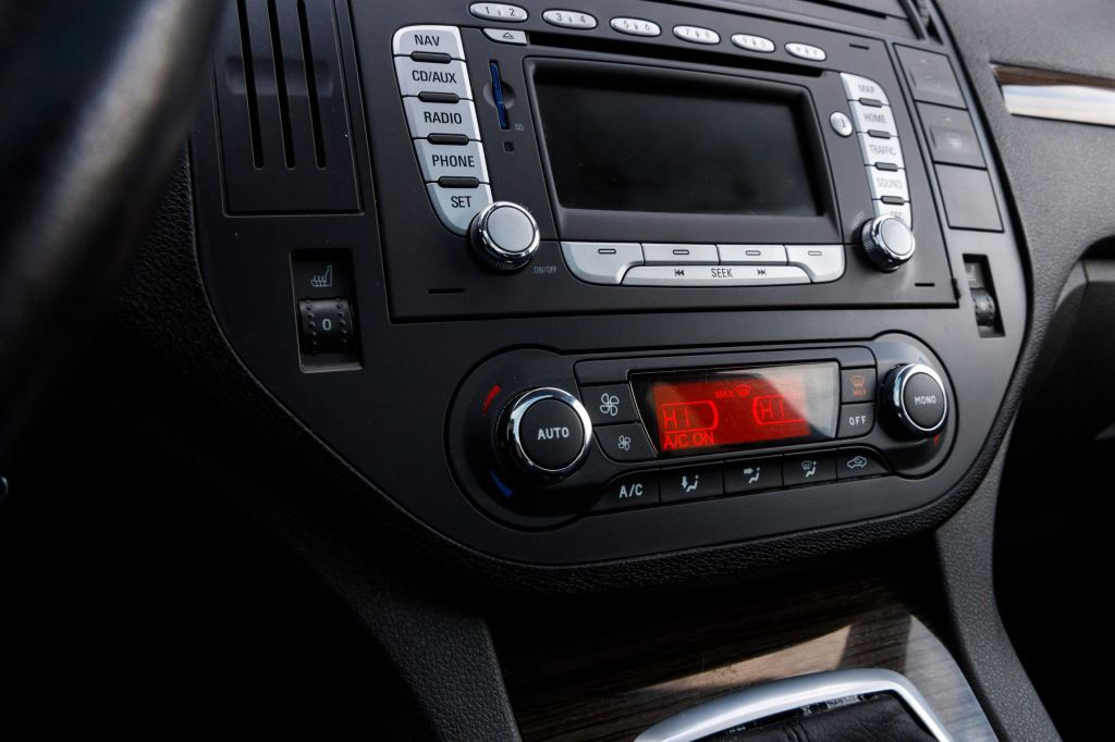 Ford C-Max Ghia photo 16