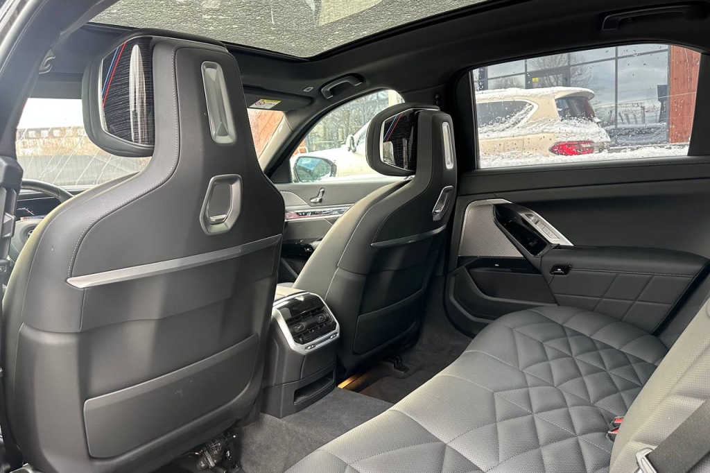 BMW 7 Series 740d 2024 фото 14