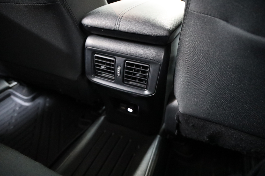 Toyota RAV4 2023 фото 30