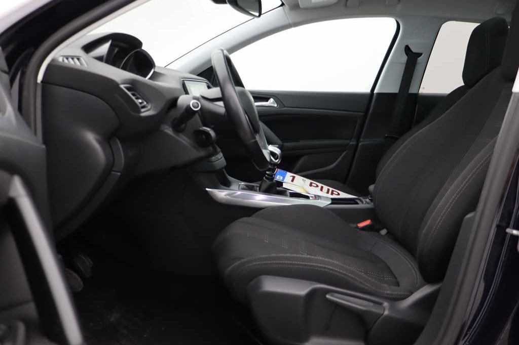 Peugeot 308 2016 фото 1