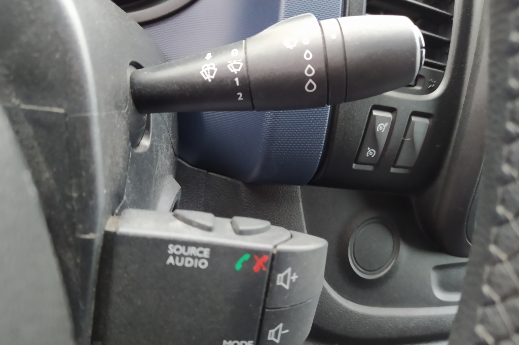 Opel Vivaro photo 16