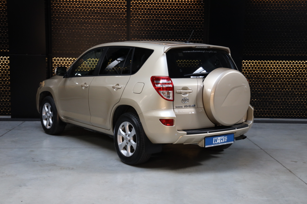 Toyota RAV4 2011 photo 3