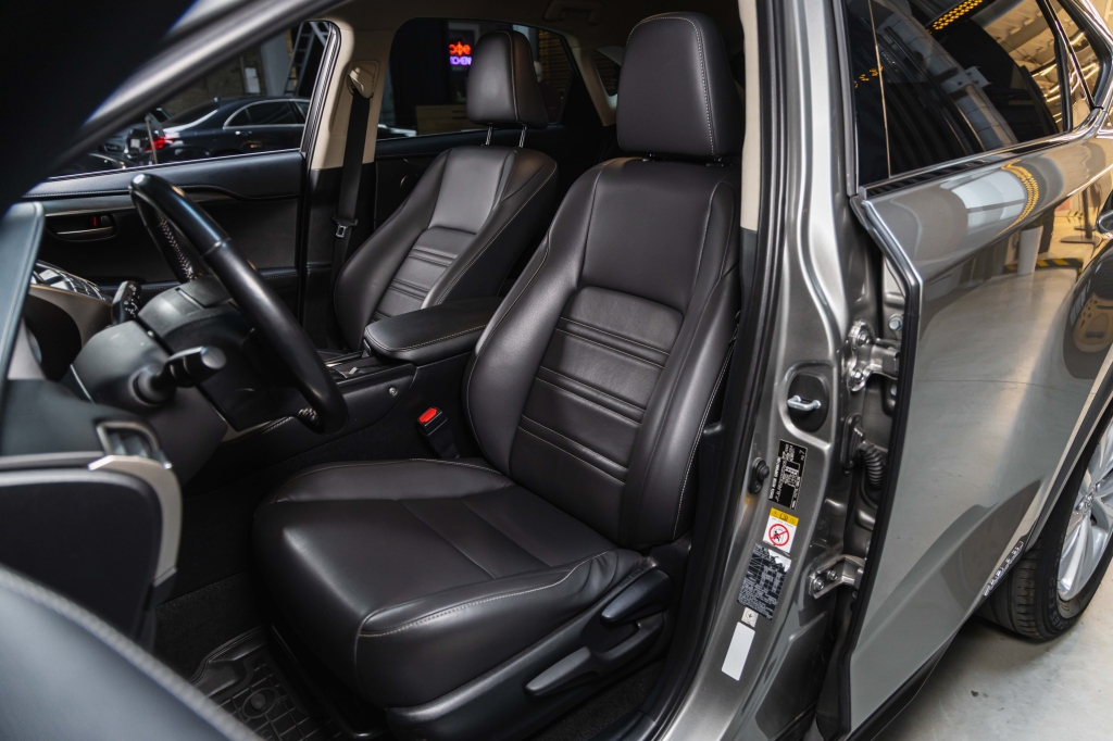 Lexus NX 300H 2016 фото 16