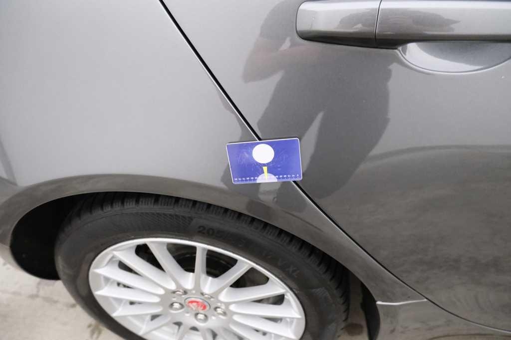 Jaguar XE 2015 фото 29