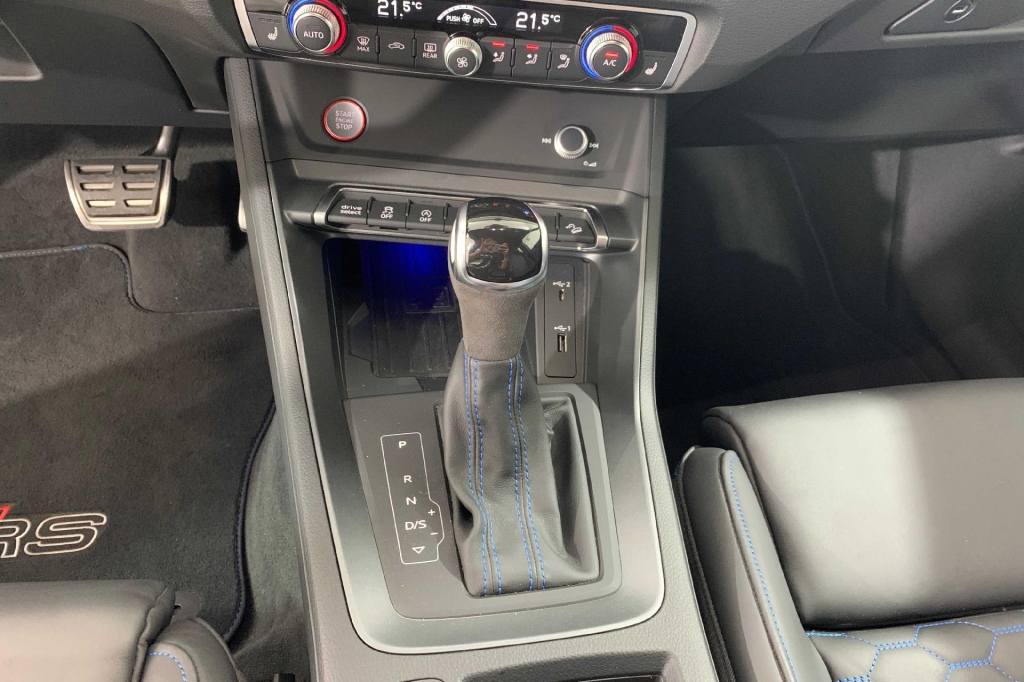 Audi RS Q3 2019 фото 8