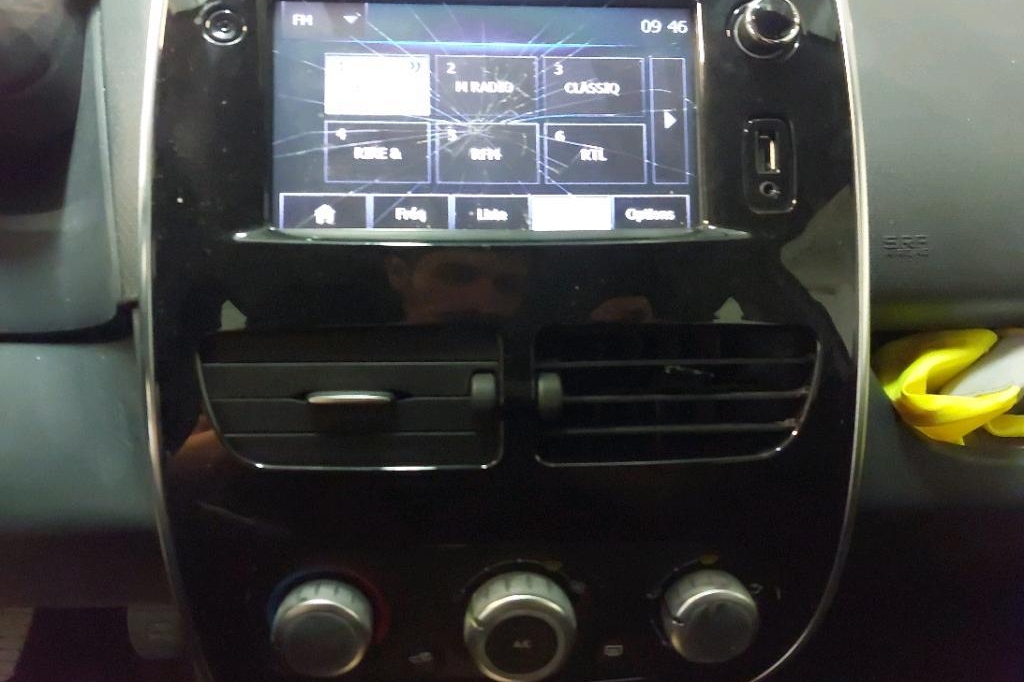 Renault Clio 2015 photo 25